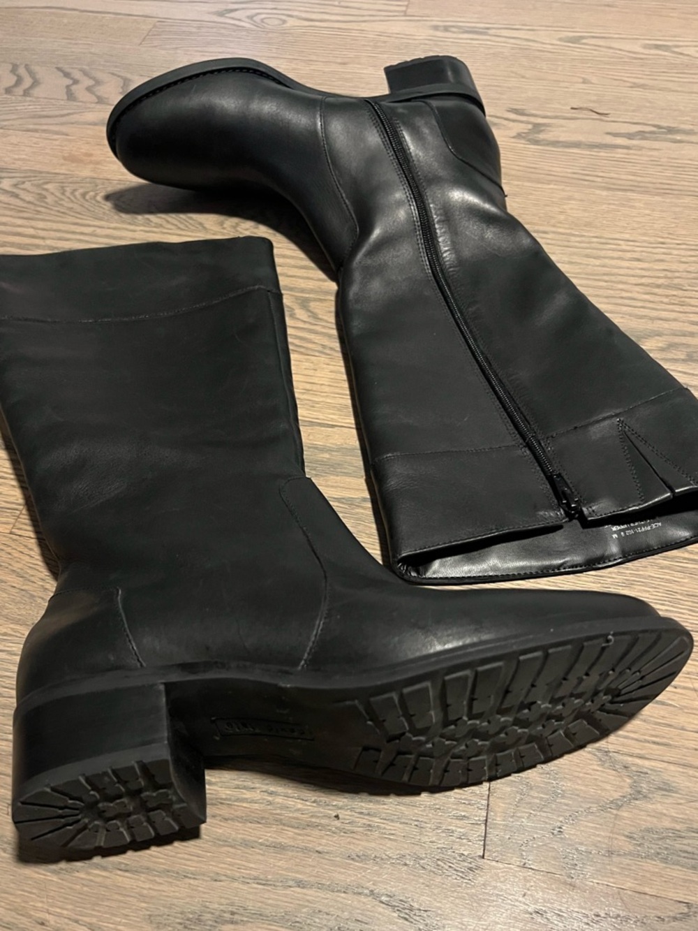 Women’s 9 Black leather boots